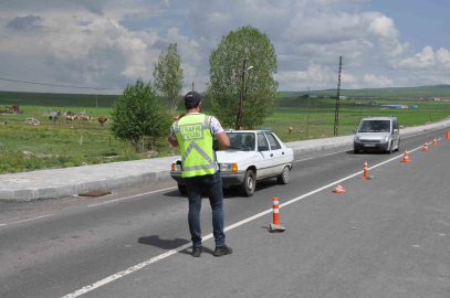 Kars’ta güvenlik ve trafik uygulamaları sürüyor